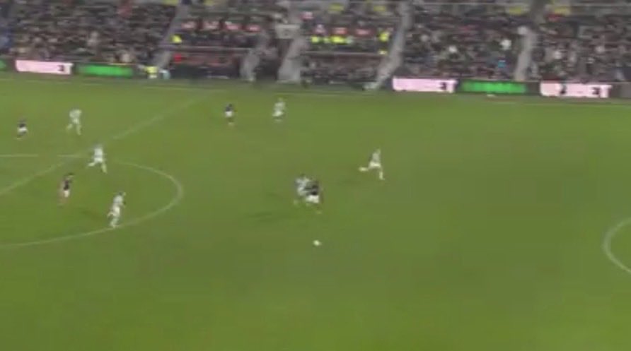 MON bringing Murray on lost us the game today. Donovan at left back easy sub. Why is he running straight instead of across to help Trusty. Celtic win the game if he doesn’t come on. It’s simple