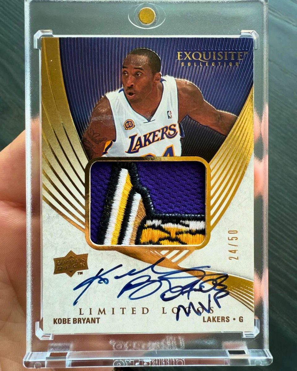 A piece of Kobe's NBA Finals jersey is inside this trading card 🤯

(via shyne150/IG)