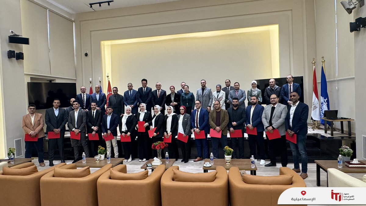 رئيس معهد تكنولوجيا المعلومات ومدير إدارة الاتصالات بهيئة قناة السويس يشهدان تخريج الدفعة الأولى من تدريب العاملين.

iti.gov.eg/news/branch/c3…

#MCIT #ITI #ITIIsmaillia