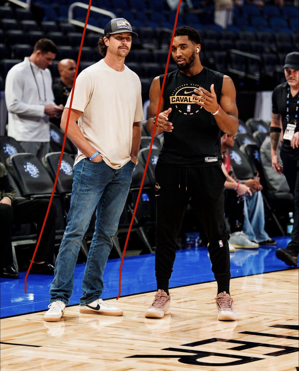 Jameslangann's tweet image. How the?