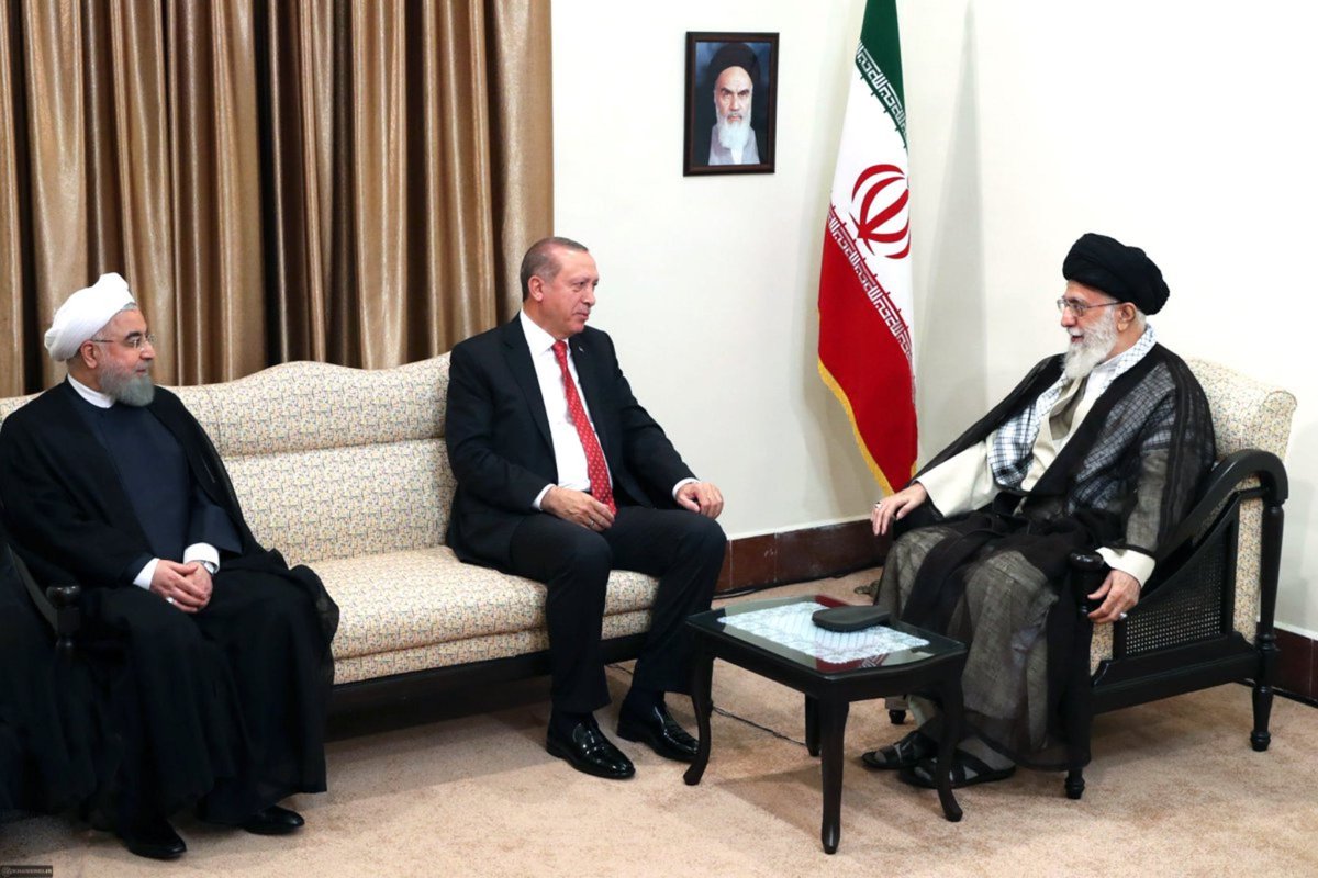 ShayGal84's tweet image. Why Turkey and Qatar Need the Iranian Regime to Survive

An assessment published in @ekathimerini (@Kathimerini_gr) ⬇️

What the West frames as Iran’s collapse as relief,
others quietly fear as loss.

🇹🇷 Turkey does not need Iran strong.
It needs Iran there.
As the organising…