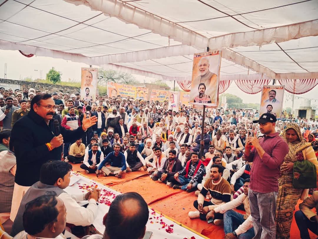 SatendraBarua's tweet photo. विकास का संकल्प
#जैतपुर के नगला इमली गांव में विकसित भारत जी राम जी अभियान के तहत आयोजित कार्यक्रम में भाजपा किसान मोर्चा के राष्ट्रीय अध्यक्ष श्री राजकुमार चाहर जी (सांसद फतेहपुर सीकरी) ने उपस्थित जन समुदाय को योजना की जानकारी दी...
@Rajkumarchahar9 
@AmitShah @ChouhanShivraj https://t.co/DtP8x3pbc0
