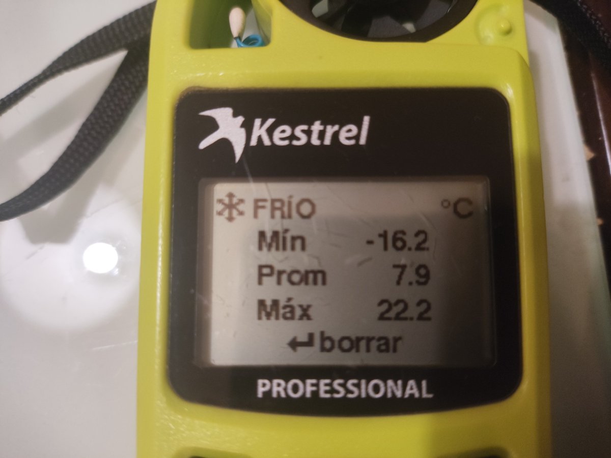 BRUTAL ventisca en La Serrota (Ávila).

➡️Viento sostenido: 129km/h
➡️Racha: 152 km/h
➡️Tª: -2,1ºC
➡️Tª aparente: -16,2ºC

Y esto a 1900m.
En la cima a ~2300m (no hemos llegado por seguridad) podía ser mucho peor.

Obviamente no he podido sacar la cámara en los peores momentos.