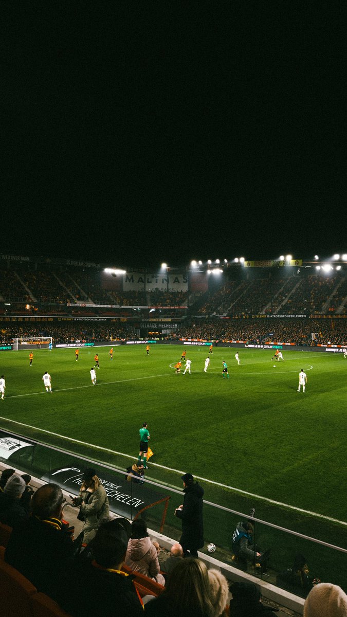 De Rosse Magiër tweet media