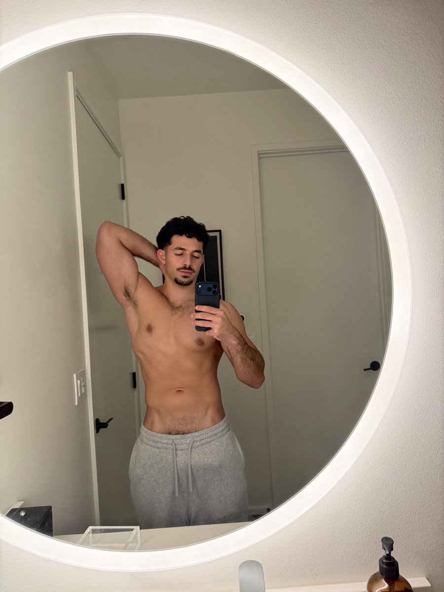 come cuddle it’s cold out ❄️