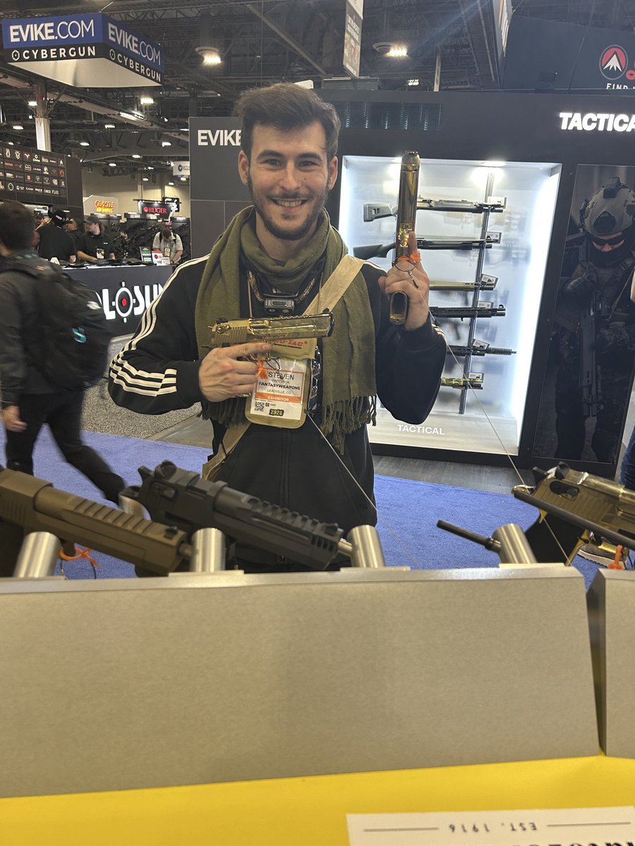 CoolChannel369's tweet image. Gold Deagles 🔫