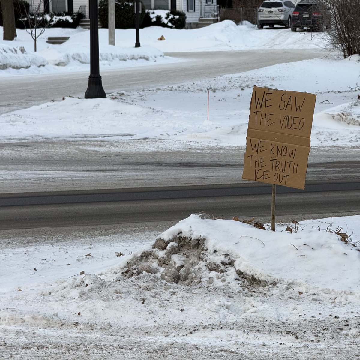 Tina Smith tweet media