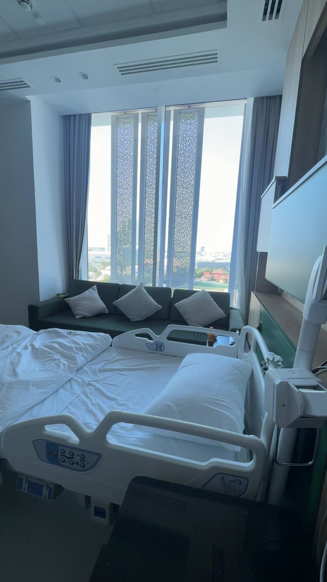 أول مرة أكون مرافقة مع احد بالمستشفى لمدة اسبوع 
بس هذا احد مو اي احد ...! 

😔♥️