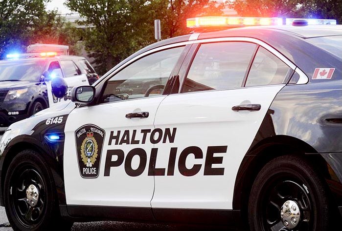 ARMED ROBBERY: <a href="/HaltonPolice/">Halton Police</a> o/s smash &amp; grab robbery using hammers at Michael Hill jewellery at Mapleview Mall #BurlON reports suspects fled scene in black Honda Civic, tinted windows. <a href="/BurlingtonFire/">Burlington Fire Dept</a> staging at nearby park w/EMS due to prior UNFOUNDED active shooter report.