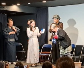 KirakuShok91752's tweet photo. シアターセブン　ラスト上映舞台挨拶全て無事終了しました^ ^スタッフ皆様ありがとうございました^o^
侍タイファミリーの皆様たくさんプレゼントそしてたくさんの笑顔をありがとうございました^ ^感謝‼️
＃侍タイファミリー
＃シアターセブン
＃侍タイムスリッパー https://t.co/lXKqkS7FG8