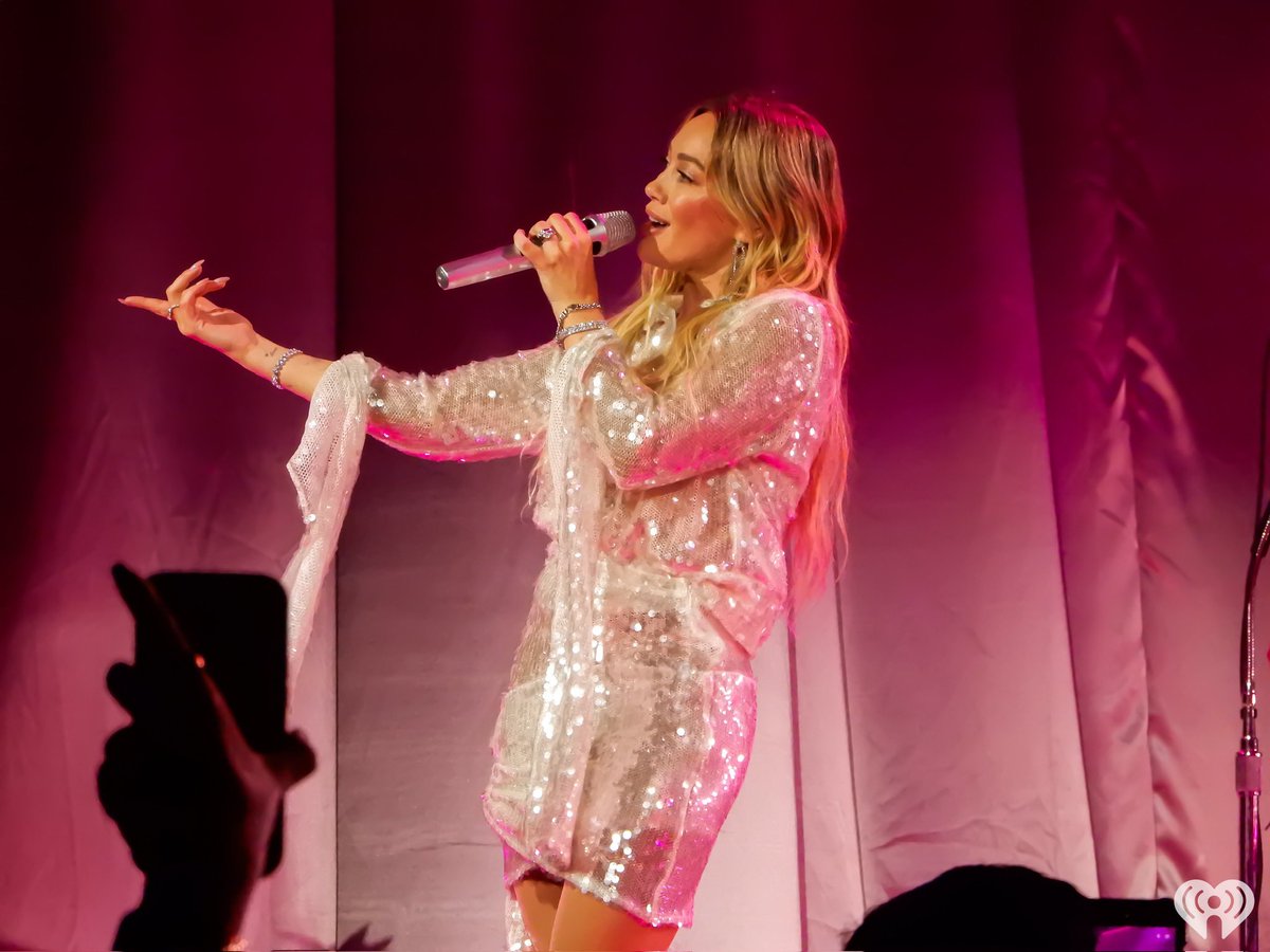 We just can’t stop thinking about <a href="/HilaryDuff/">Hilary Duff</a> last night!! 🥹✨💖🪩

#HilaryDuff #SmallRoomsBigNerves #LiveMusic #Toronto #lizziemcguire