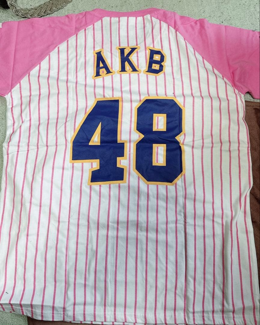 *VENDO camisa akb48 tamanho M* 🩷

-55 + frete (superfrete)

-esta numa caixa vindo da alfândega e irei solicitar o pagamento apenas quando ela chegar pra mim em mãos!

-tenho as medidas certinhas, posso enviar na dm