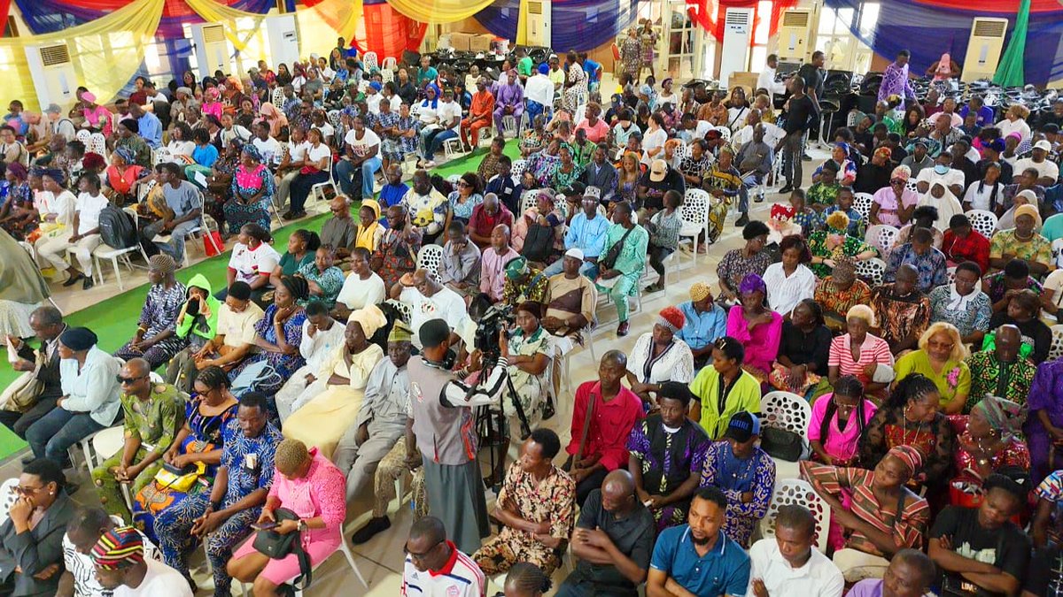 Mwcelasg's tweet photo. MINISTRY OF WEALTH CREATION PRESENTS EMPOWERMENT TOOLS TO PERSONS WITH DISABILITIES TRAINEES 
The Lagos State Ministry of Wealth Creation and Employment has presented training and empowerment tools to beneficiaries of the Entrepreneurship Training Programme for PWDs https://t.co/yijuaaSn3N