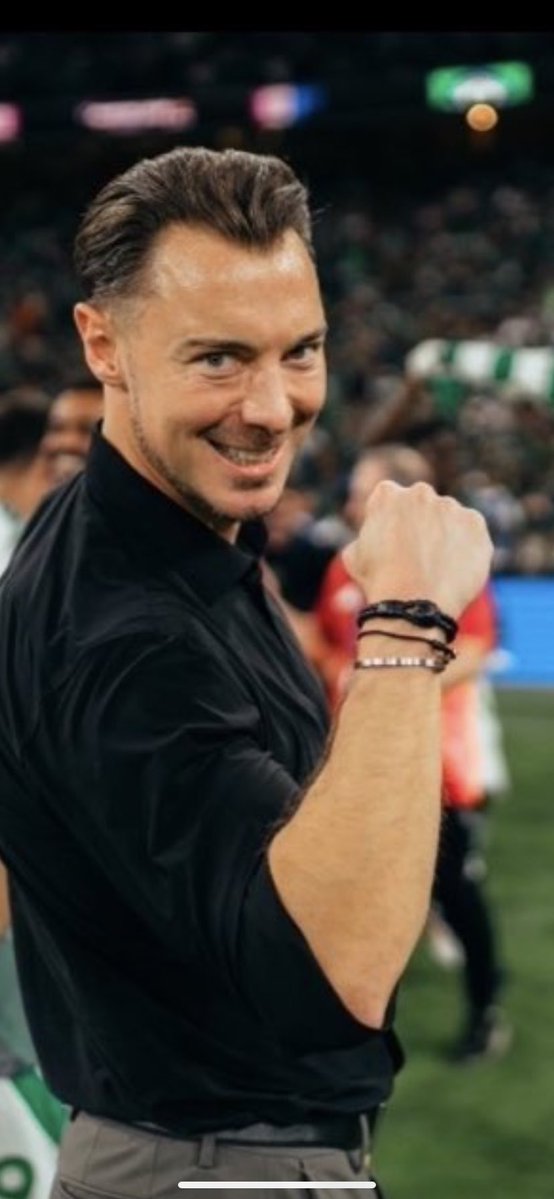 . . أأصــــدإإء . 
.. عظيم الأهلي ماتياس . 
. إنتهى الدور الأول للأهلي وبقيت له مباراه مؤجله أمام ضمك والمحصله من النقاط 37 نقطه /  أربع تعادلات / خساره واحده . 

. تعالوا نجلس على طاولة العقل والمنطق ونضع عليها المدرب ماتياس ونقيِّم عمله بالدور الأول بشرط أن يكون العدل والإنصاف