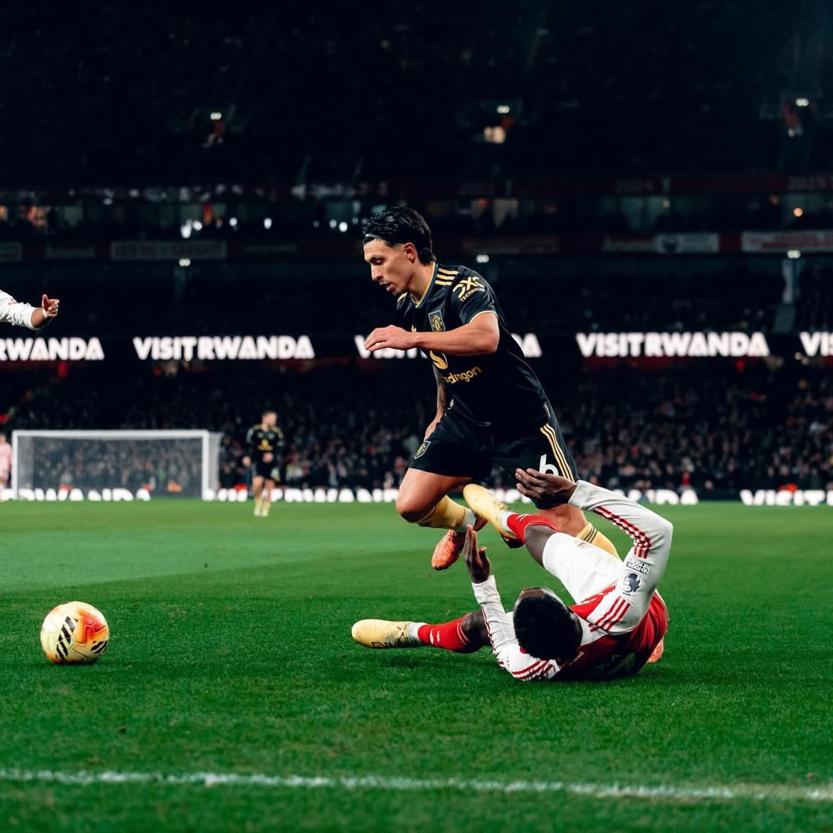MUFCScoop's tweet photo. Lisandro Martinez Ig: “UNTIL THE END!!! ALL TOGETHER!!! COME ON, RED DEVILS!!! @manutd 👹❤️” #MUFC https://t.co/cKH5siXnj0