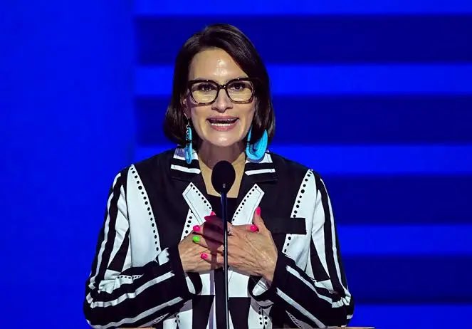 Milajoy's tweet image. BREAKING:

The Lt. Governor of Minnesota, Peggy Flanagan,  is one of the administrators of the Signal chat for the Minnesota violent protests.

This means the Governor's office is in charge of the insurrection against the federal government. 

This is so ILLEGAL. 

LOCK HER UP.