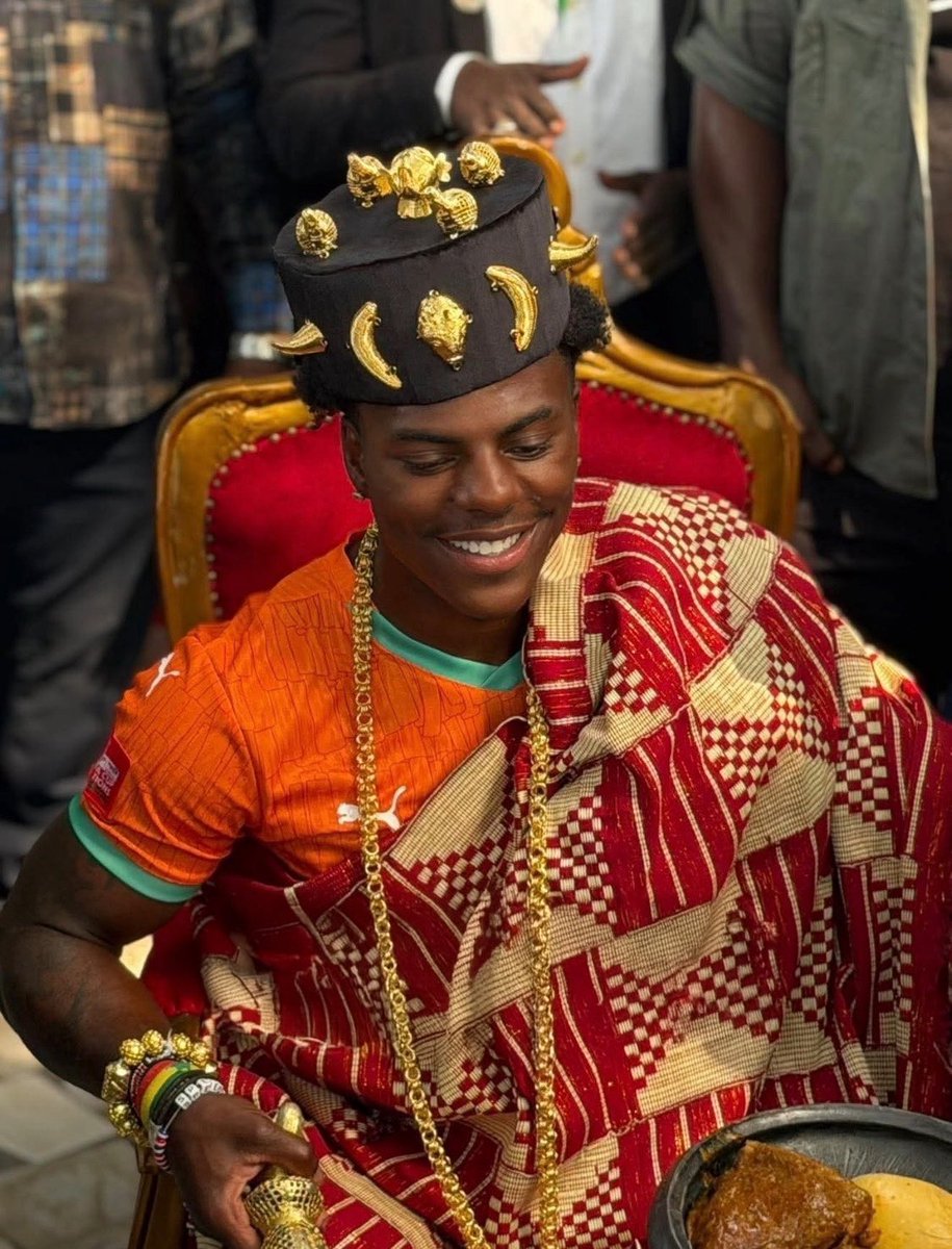 FrenchRapUS's tweet image. 🚨 HISTORIQUE !

En plein live aujourd’hui, le streamer iShowSpeed a été officiellement couronné roi en Côte d’Ivoire 👑

La légende Michael Jackson avait lui aussi reçu cet honneur il y a plus de 40 ans dans le pays.
