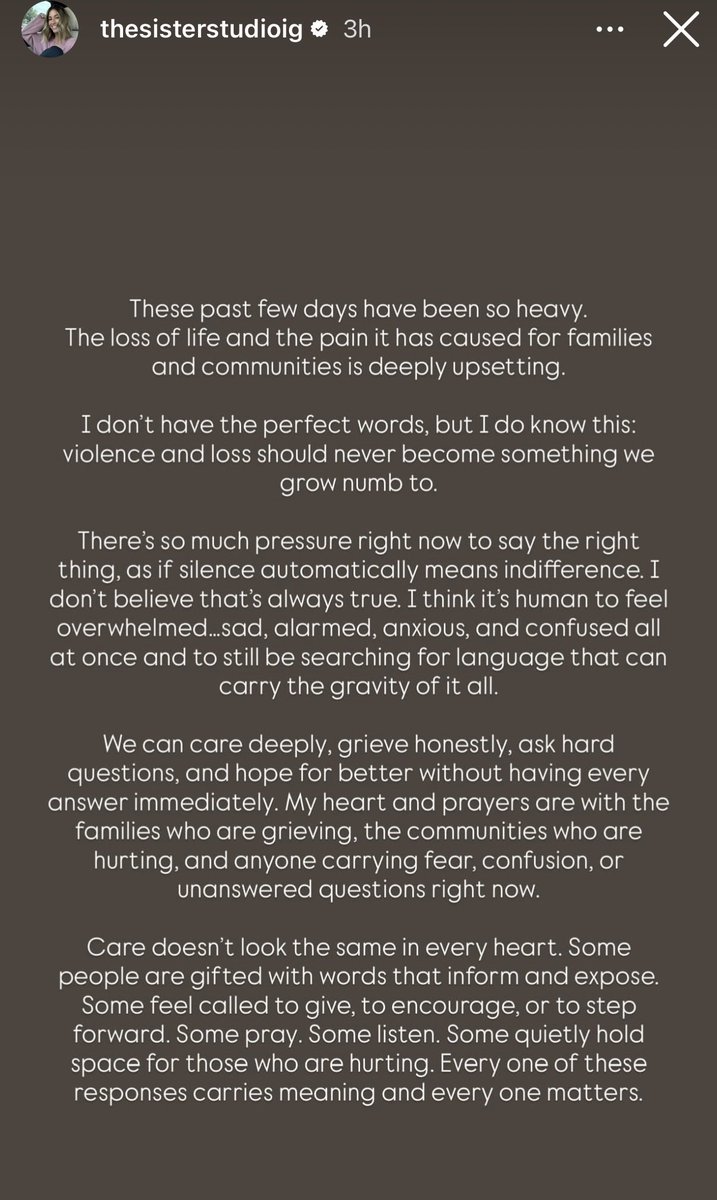 SallyRoth's tweet image. 2 million followers and they sell Amazon and Walmart dupes to bored women.