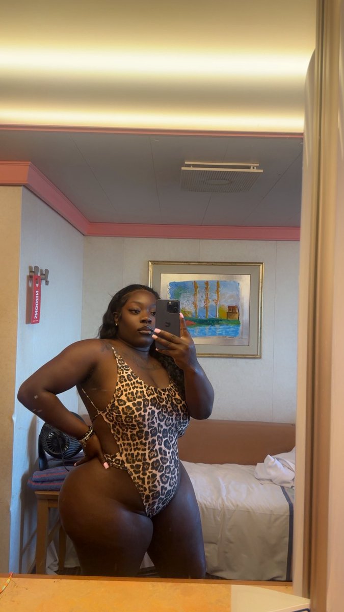 QueenMelanin_'s tweet photo. Ready to be on the beach 🥵 https://t.co/cuM9XPDRp9