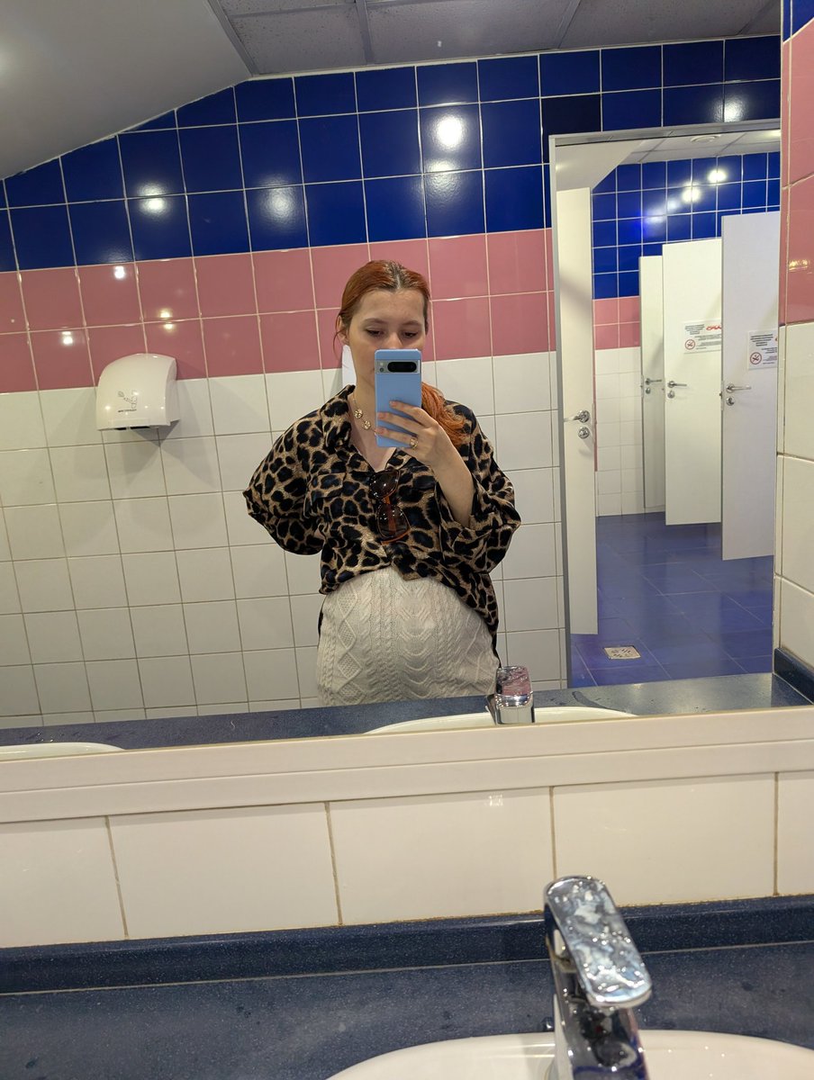 inner_ignition's tweet photo. Я и моя беременность🥰  
Февраль - ноябрь🥰 https://t.co/Mog2TyKA4M