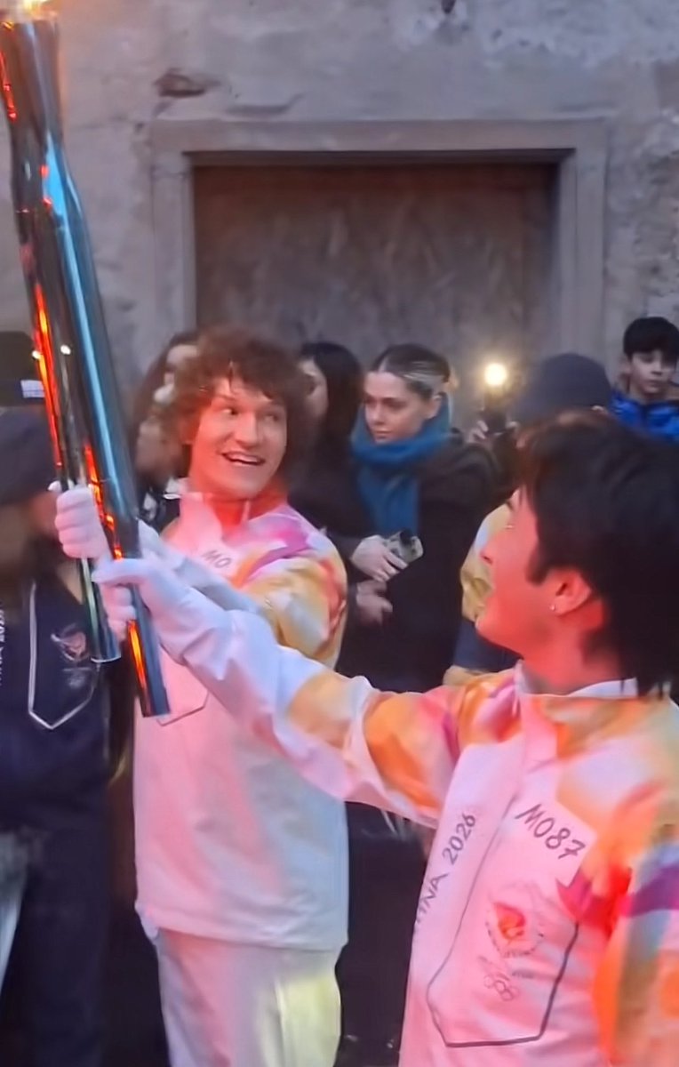 anyacpehan tweet media