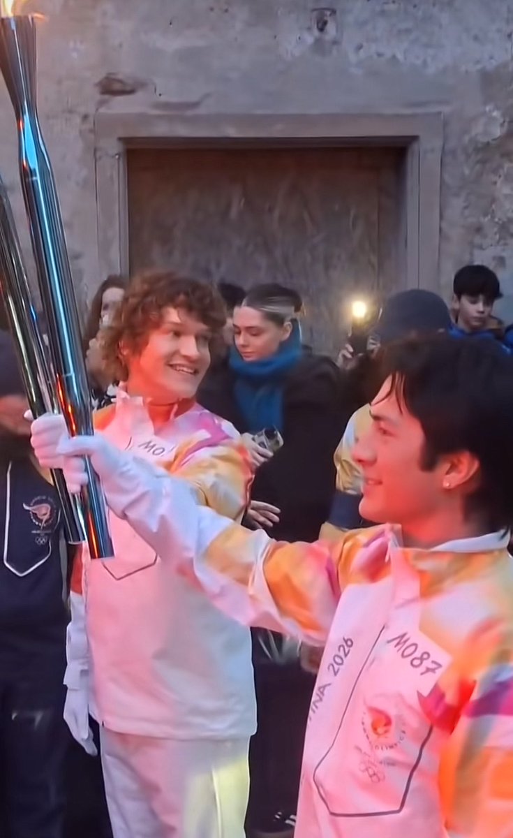 anyacpehan tweet media