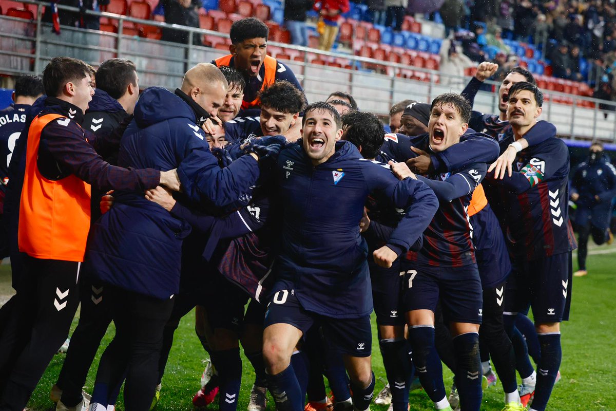 ¡Épica victoria en el templo armero!
<a href="/SDEibar/">SD Eibar</a> 1-0 <a href="/U_D_Almeria/">UD Almería</a> 
Sangre,lucha,ahínco y pundonor sobre el césped..3ptos. Con hambre y ambición llegan las victorias. ¿Sufrida? Si, pero merecida. Contra viento, frío y lluvia la afición no volvió a fallar alentando a tope al equipo.