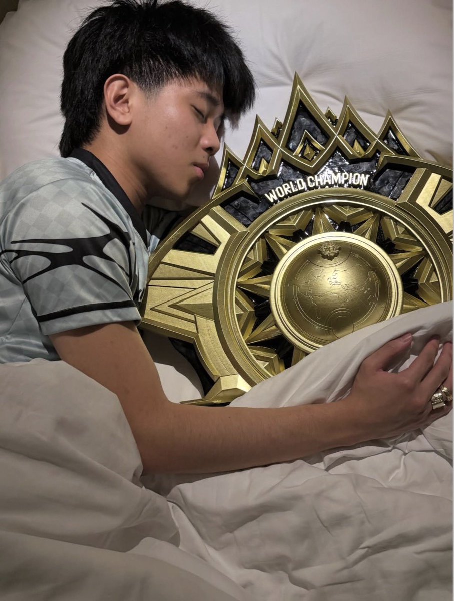 vwedhjhb's tweet image. SIGE WAG KAYO PAKALMA DESERVE NIYO YAN