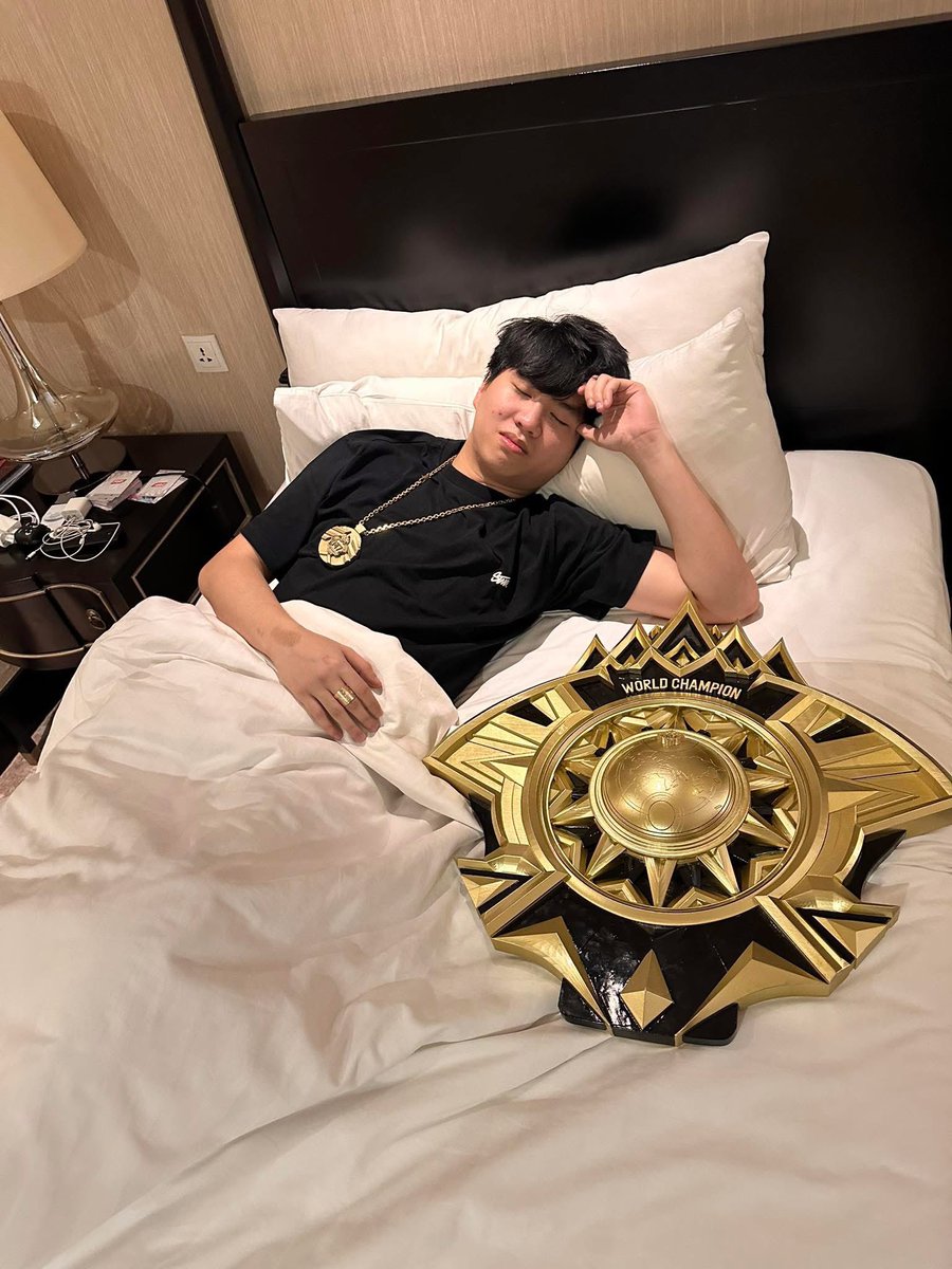 vwedhjhb's tweet image. SIGE WAG KAYO PAKALMA DESERVE NIYO YAN