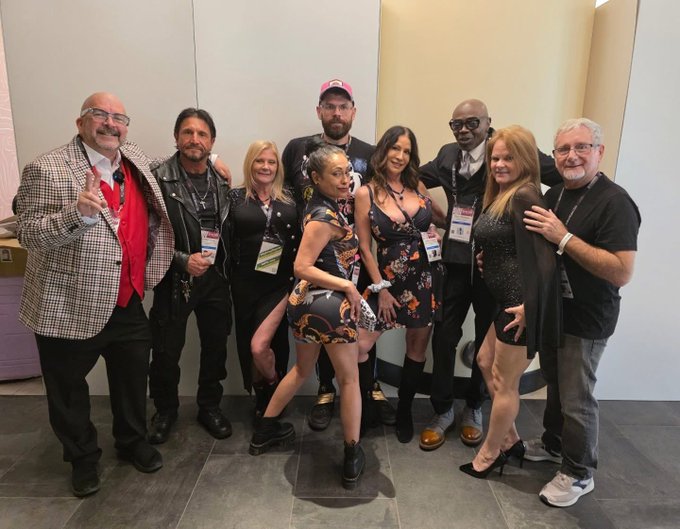 Micky Lynn™ Companion Tour Las Vegas, NV 5/29-6/2 - 2 pic. I would like to give a huge thank you to @JamesBartholet for having me at The Legends booth by Inside the industry #insidetheindustry @christycanyon11 @blameitonginger @tommygunnxxx @SeanMichaels22 @jaycrew57 https://t.co/m0ilwZkfVt
