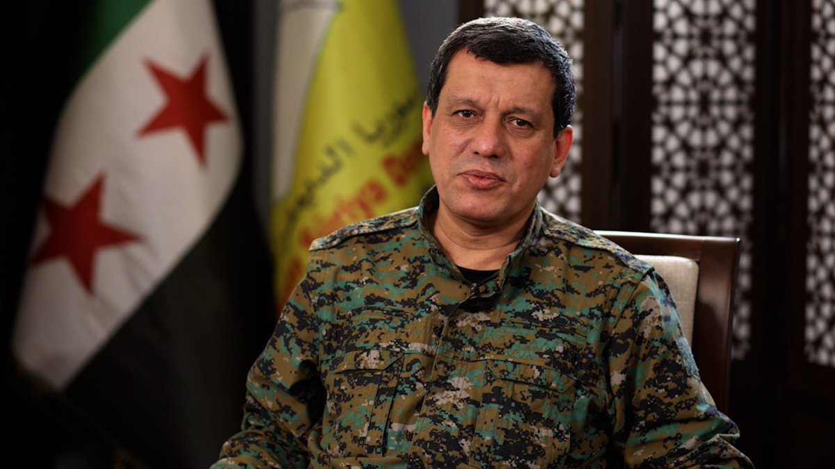 مەزڵووم عەبدی: ناوچە كوردییەكان هێڵی سوورە و تاوەكو دوا شەڕڤان لەپێناویدا دەجەنگین و جیاوازیی لە نێوان کۆبانی و عەفرین و سەرێکانی و گرێ سپی نییە هەر رێکەوتنێک بكرێت ئەو ناوچانەش دەگرێتەوە.

Mazlûm Ebdî: Herêmên Kurdî xeta sor in û heta dawî şervan em ji bo wan dişerînin.
Di