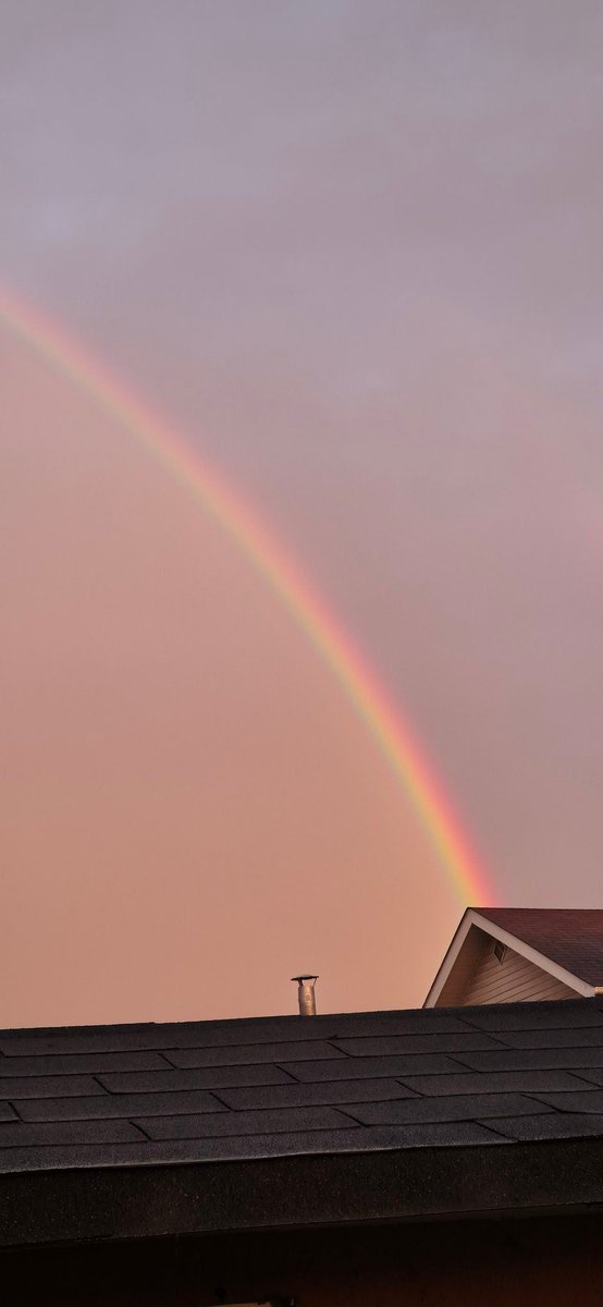 arvejo's tweet photo. #arcoiris 
#santiago
#lluvia https://t.co/f74q2Jf8GA