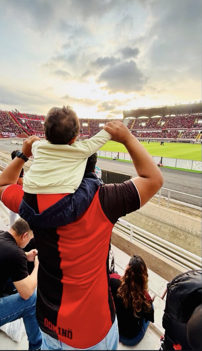 salocus's tweet image. Desde niño me enseñaron a quererte ❤️🖤 #MelgarEsArequipa #ArequipaEsMelgar
