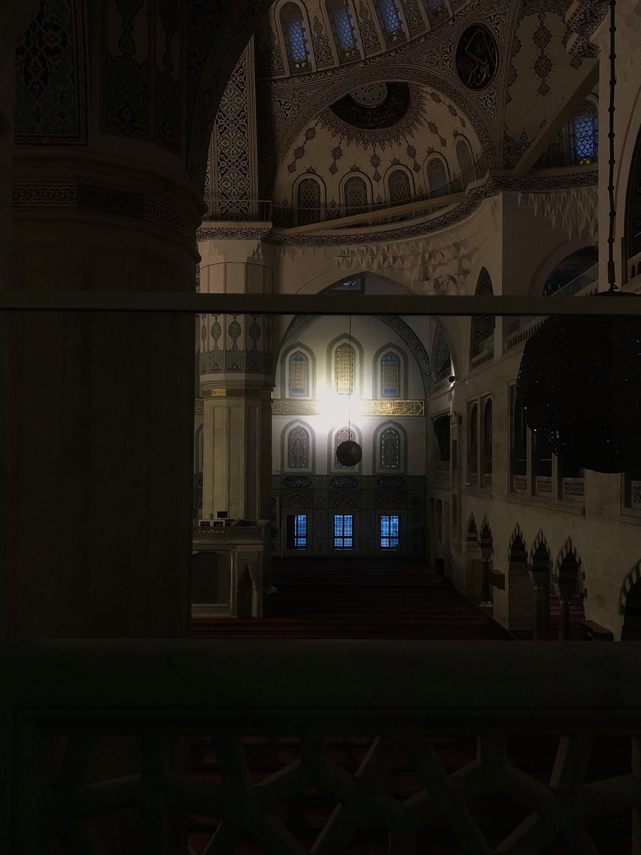 “Başkaları gitmiş olur, gidince; bir sen yakınsın uzakta kalınca…”