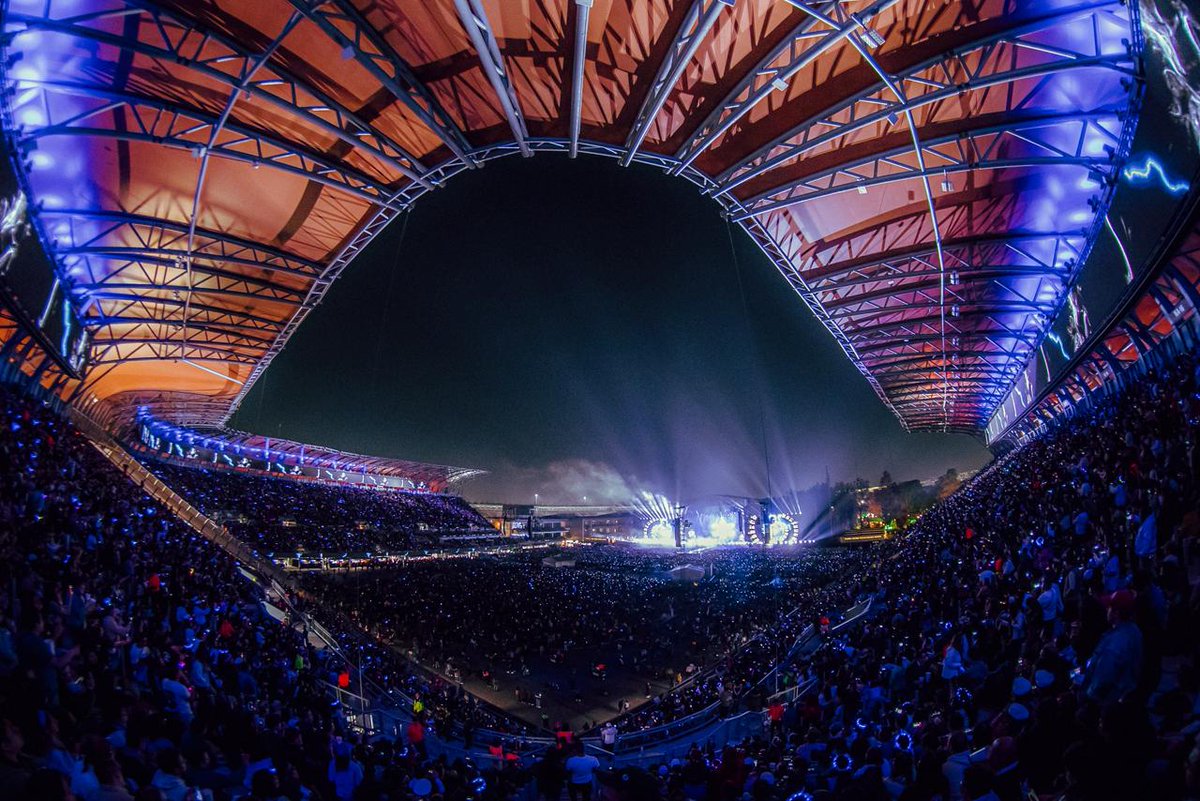 Así se veía el Estadio GNP Seguros anoche  🔥

José Madero Vizcaíno, el rockero que le ha dado voz masiva a su generación, debutó en el Estadio GNP Seguros con mas de 65 mil personas y un set list de más de 40 canciones en vivo.

Grande José. 

#josemaderovizcaíno