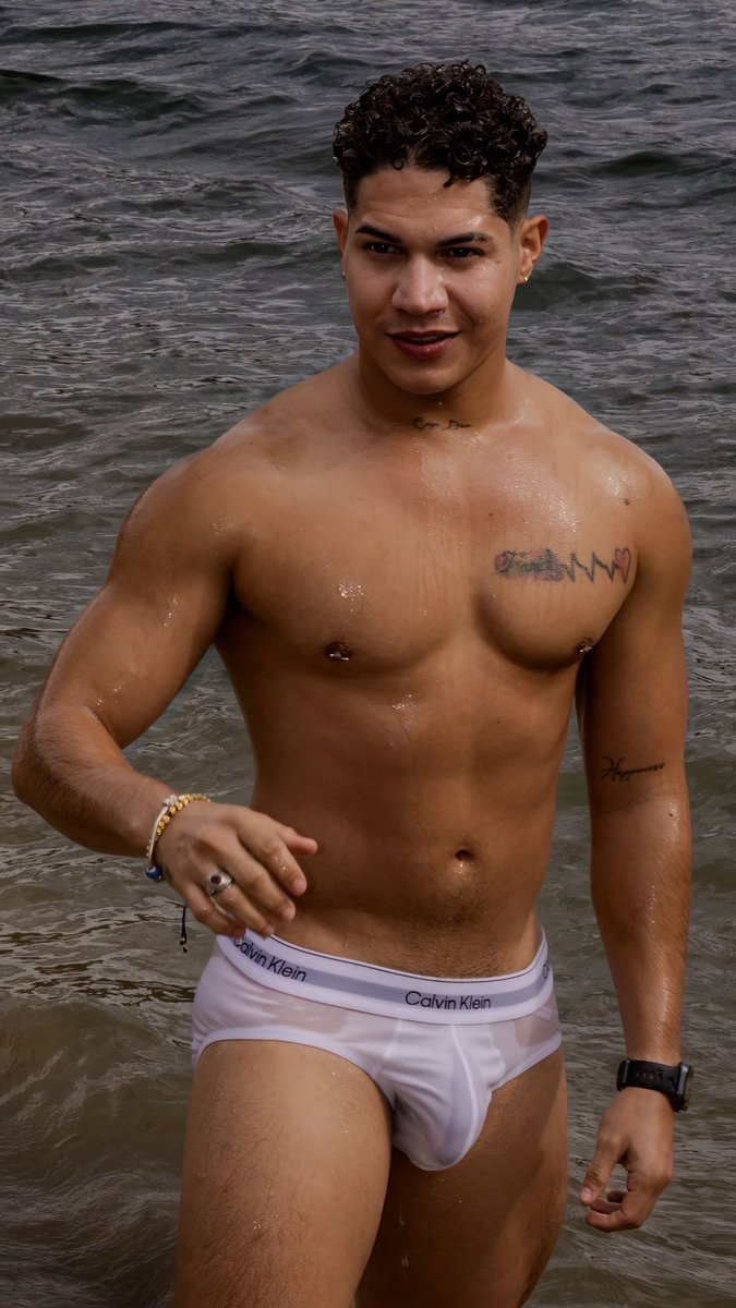 onlywalter_'s tweet photo. Me acompañas al lago? https://t.co/Ce0teOOpD5