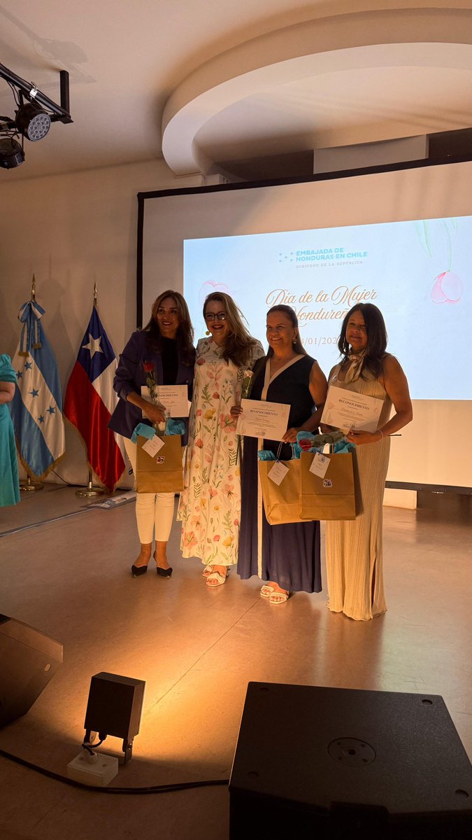 @EmbajadadeHondurasenChile🇭🇳🇨🇱 tweet media