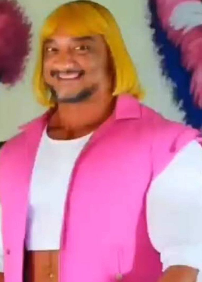 Vivo recibiendo mensajes o llamadas por Whatsapp de oficiales superiores como generales, coroneles, etc y ésta es mi foto de perfil, sape