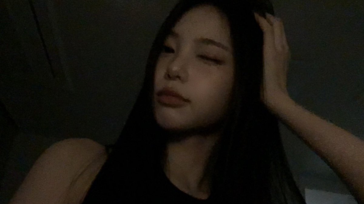 parkwonbim's tweet photo. Even when the world dims, my soul keeps flickering. https://t.co/4k9Gemljne