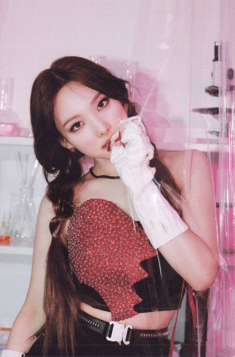 sweet9_venus's tweet photo. [SCAN] Formula of Love: O+T= <3 Result File ver. "Photobook" - Nayeon

#TWICE #트와이스 #ONCE #원스
#NAYEON #나연 
#FormulaOfLove #SCIENTIST https://t.co/MPlvIiJVpO