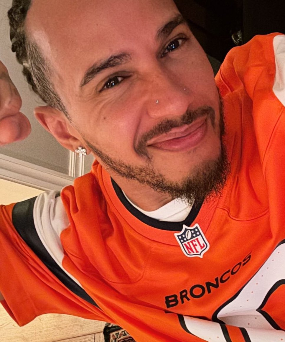 simscircuit's tweet image. this goat may be going to the super bowl...