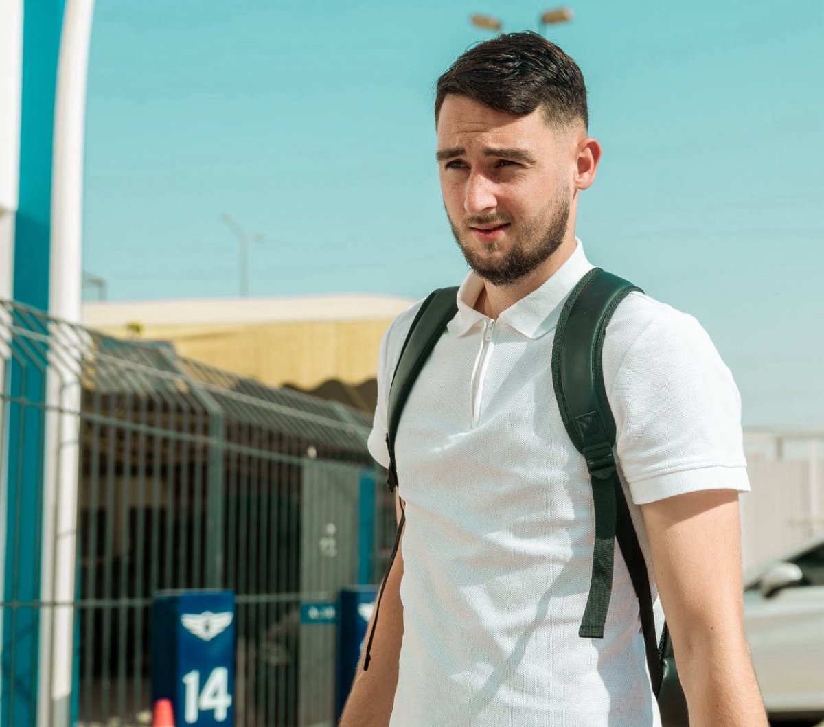 ▪️لقطة ختام 🎥

-من منظور فني بحت وبعيدًا عن العاطفة يرتبط نجاح الأندية الكبرى بكفاءة استثمار الخانات الأجنبية.

-وفي حالة #الهلال فإن شغل هذه الخانات في الخط الخلفي لا يحقق العائد الفني الأعلى الذي يخدم الفريق.

-وعليه، فإن التوظيف الأمثل للخانات الأجنبية يجب أن يتركز في المراكز