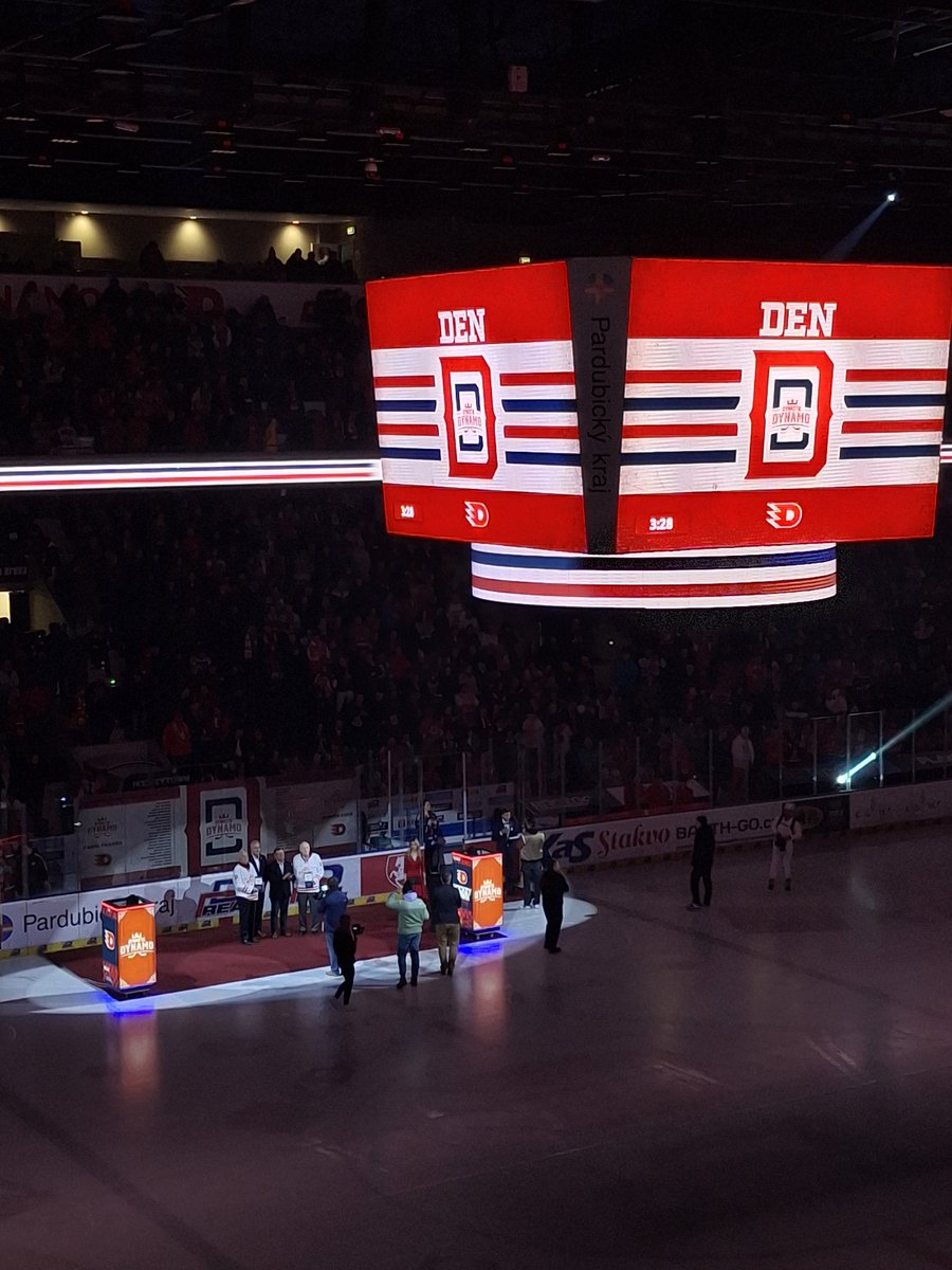 Prohra rozhodně nejde za Willdou, ten naopak několikrát podržel a je těžké, když na něj jde střela jednou za čas a na Malíka jedna za druhou.
Chybu bych hledal v útoku, netrefili jsme prázdnou kasu a neschopnost něco vymyslet při 5na3 byla až žalostná.
Bod ve finále zlatej🫡