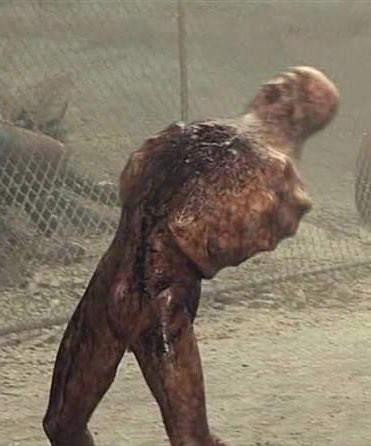 JoshTheMedic's tweet image. Not to beat a dead horse but the lying figure/patient demon looked way better in the first film. Idk, at least to me, it looked like an otherworldly abomination but in rtsh it’s obvious it’s just a girl wearing a cheap nylon suit with her arms cgi’d out. 

#ReturnToSilentHill 🌫️