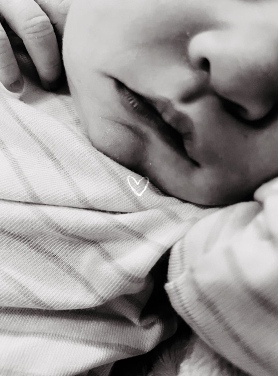 Mi bollito de incienso y leche 🤍 
Ojalá pudiera conservar tu olor para siempre.