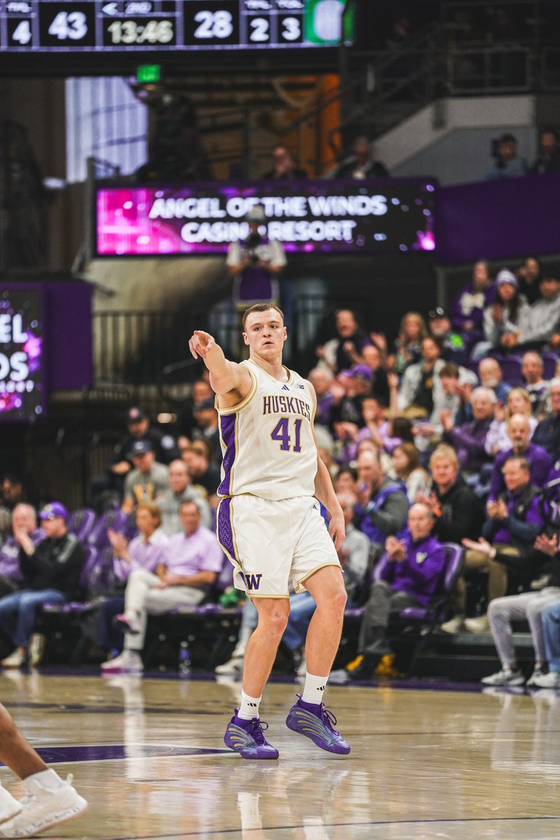 Washington Men's Basketball tweet media