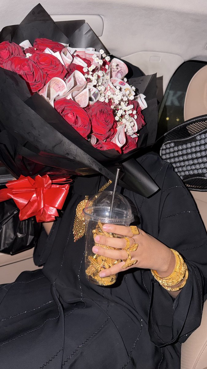 flowers &amp; gold jewellery 🤍✨