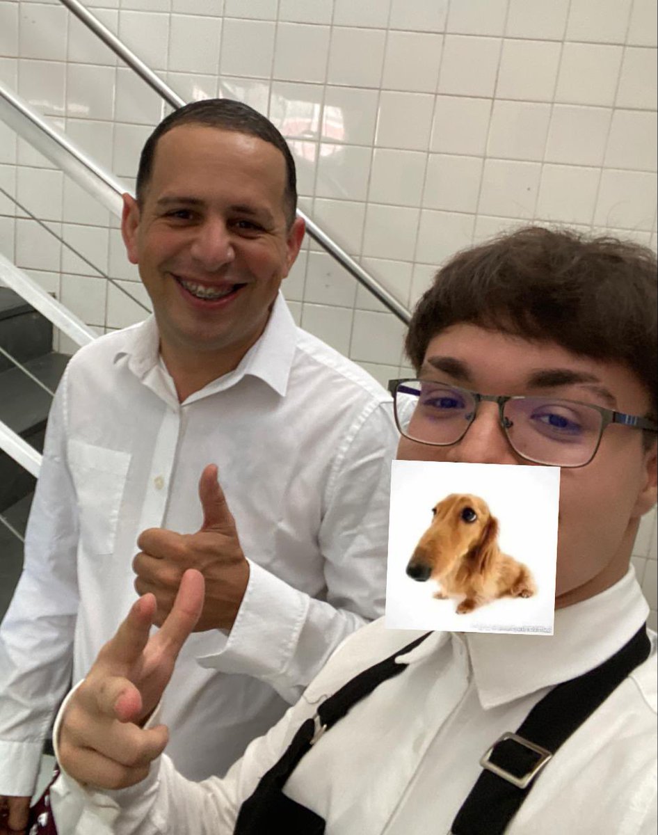 carneiroetc's tweet image. e eu que to trampando junto desse mano pqp a vida eh linda