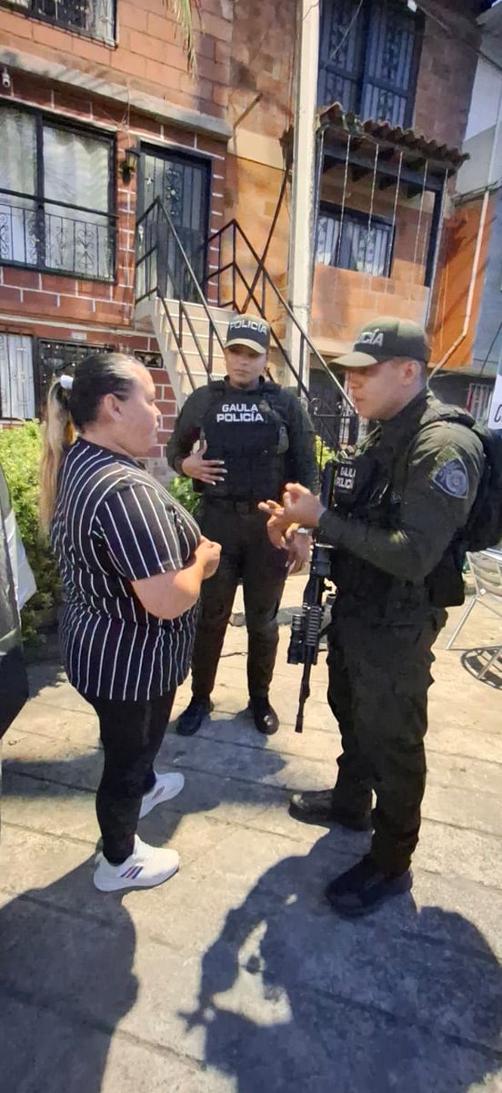 #Marinilla | Nuestros uniformados, junto a los grupos <a href="/GaulaPolicia/">GAULA POLICÍA</a>, Infancia y Adolescencia, Turismo, Antinarcóticos y Prevención, adelantaron actividades de prevención con recomendaciones de seguridad contra el hurto y el abigeato, además de jornadas lúdico-recreativas y de