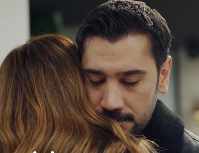 bu beylerbeyi burda tam olarak SÖZÜNÜ ALDIĞI HANIMELİNİ KOKLUYO ❤️‍🔥

#rüyagibi #AyMir